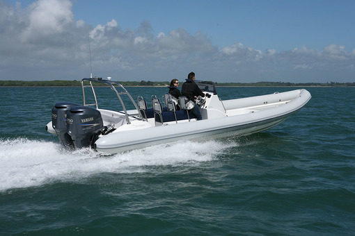 photo essai bateau pneumatique : 975 Scorpion