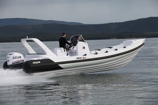 photo essai bateau pneumatique : D 800 Special Evolution Line Selva