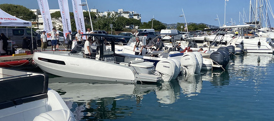 photo essai moteur bateau pneumatique : F225 NSBX/F250 NSBX/F300 NSBX  YAMAHA