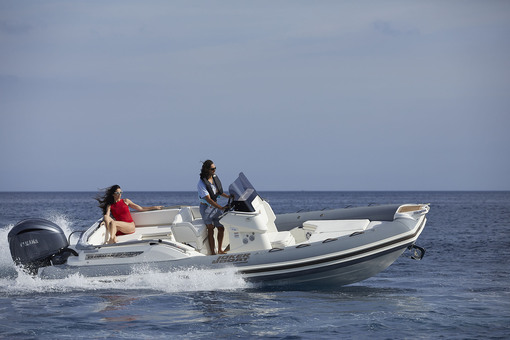 photo essai bateau pneumatique : Clubman 22 Plus Joker Boat