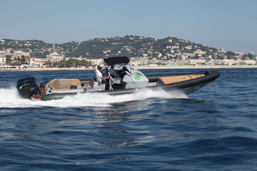 photo essai bateau pneumatique : Venom 39 RIBCO