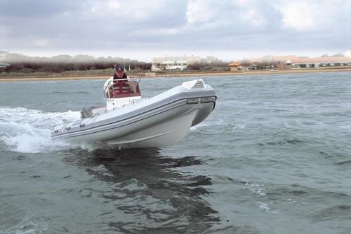 photo essai bateau pneumatique : Clubman 19 Joker Boat