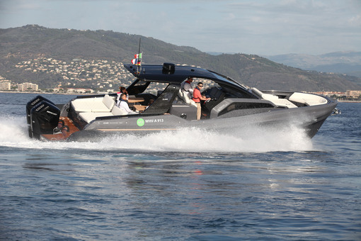 photo essai bateau pneumatique : Imagine 130 Zar