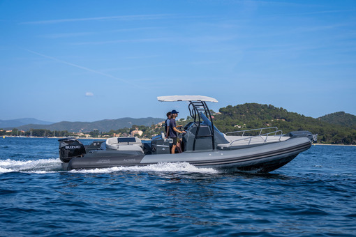 photo essai bateau pneumatique : Altore 900 Cabine Fanale Marine