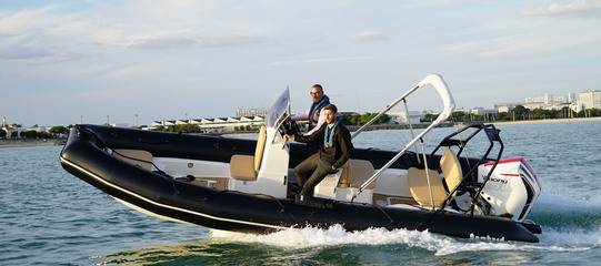 photo essai bateau pneumatique : Sunrider 700 (2024) Bombard