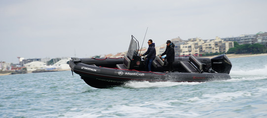 photo essai bateau pneumatique : BlackPearl 7  Atlanticraft