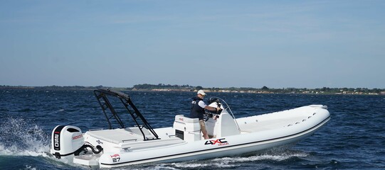 photo essai bateau pneumatique : 4XC Design HA27 Honda