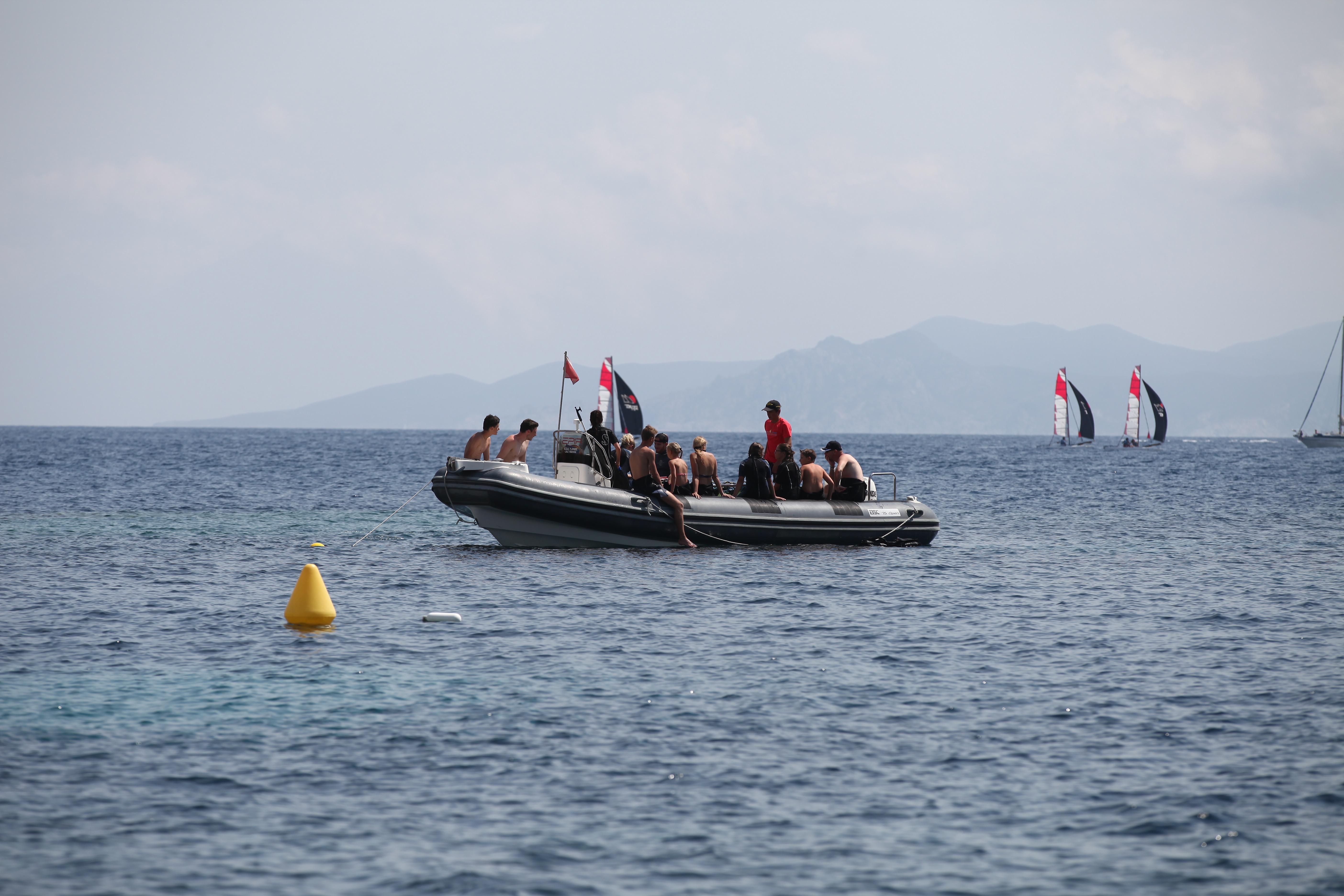 Très dynamique, le club de plongée d'Ile Rousse met son semi-rigide BSC à contribution.