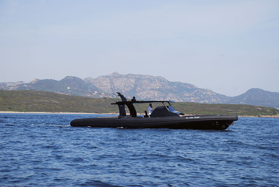 La Sardaigne est une place forte du semi-rigide, et l'on y voit les unités les plus extravagantes dans ce domaine.