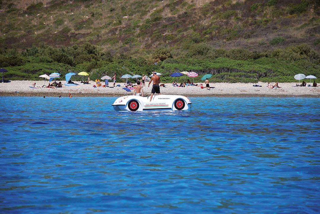 Dernier jouet de plage "tendance" ou matériel pédagogique de maître-nageur?? 