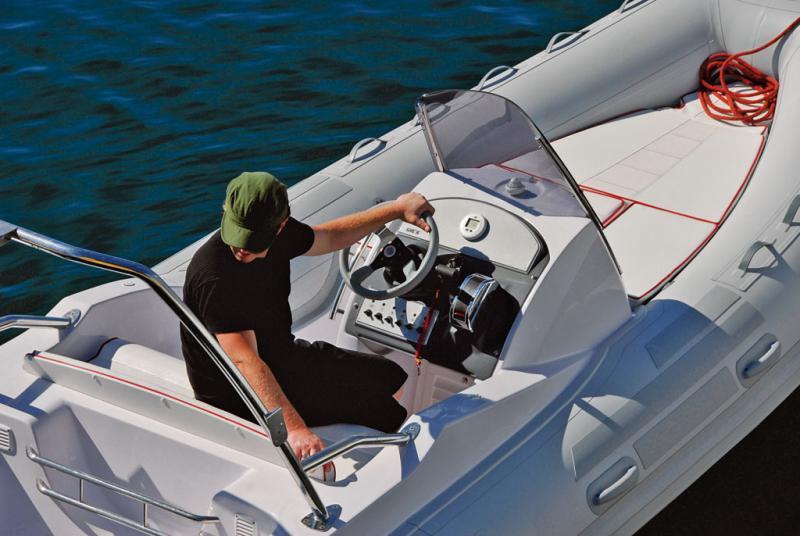 Le poste de pilotage est confortable mais il faut faire à attention à la répartition des poids
