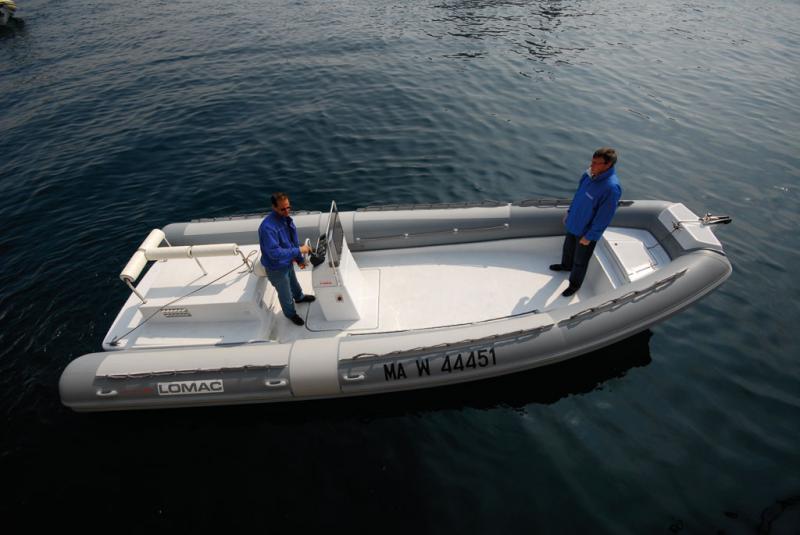 Le vaste cockpit nu de la version de base procure toute latitude d’aménagement personnalisé.