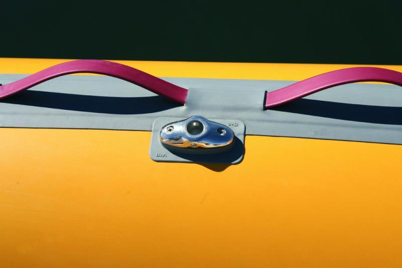 Le point de fixation du bimini est en inox !