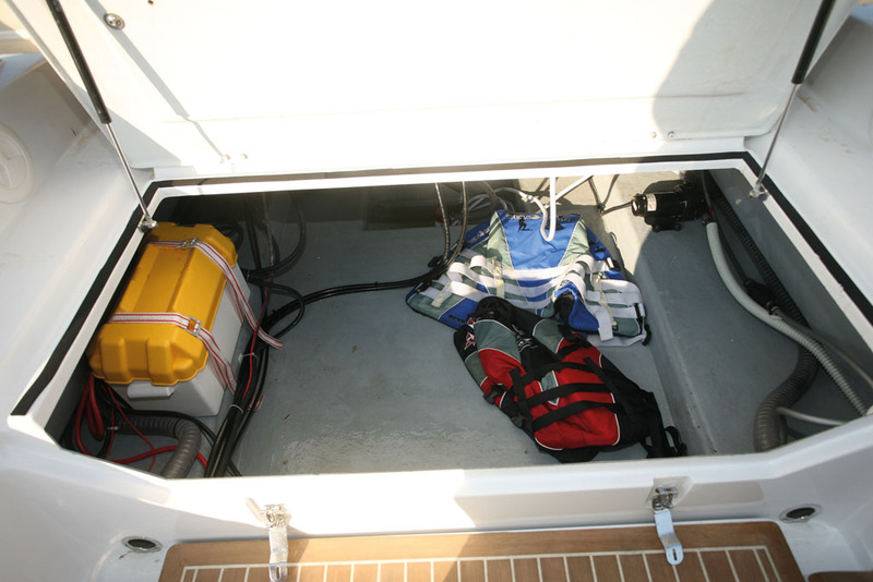 La soute arrière procure un grand volume de stockage et peut facilement accueillir skis et autres wake-board. 