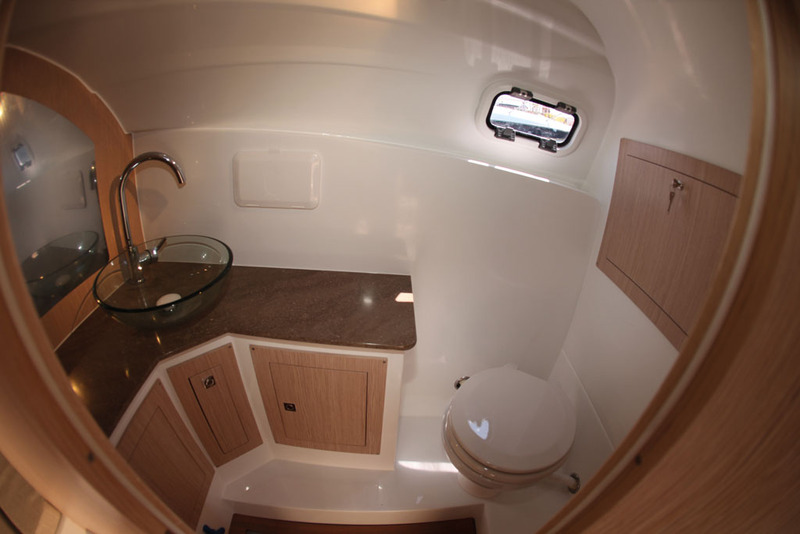 Confortable salle d'eau, un bon point dans l'optique de la croisière. 