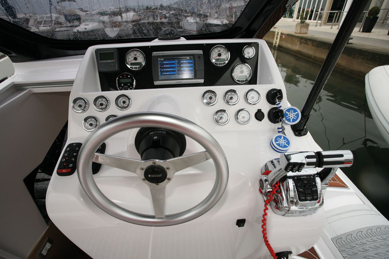 On peut reprocher au tableau de bord de ne pouvoir recevoir un GPS-traceur grand écran...