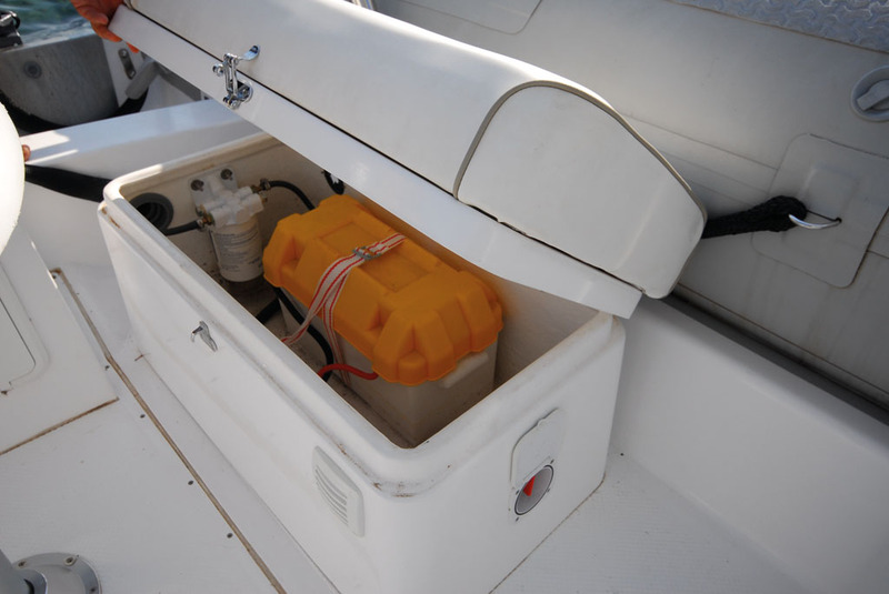 La batterie dans le petit coffre arrière ne laisse que peu d'espace pour le rangement.