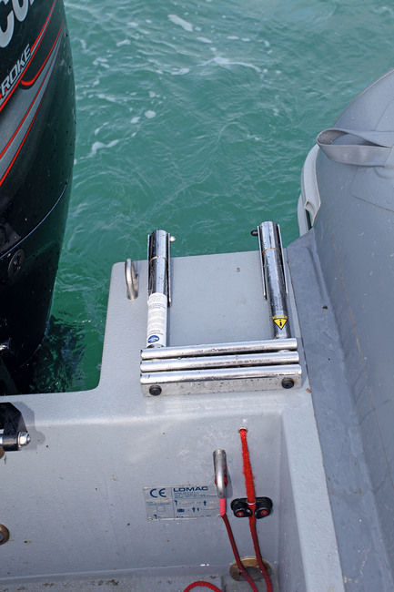 L'échelle de bain sur un bateau de pêcheur ? Une concession pour le confort de la famille...