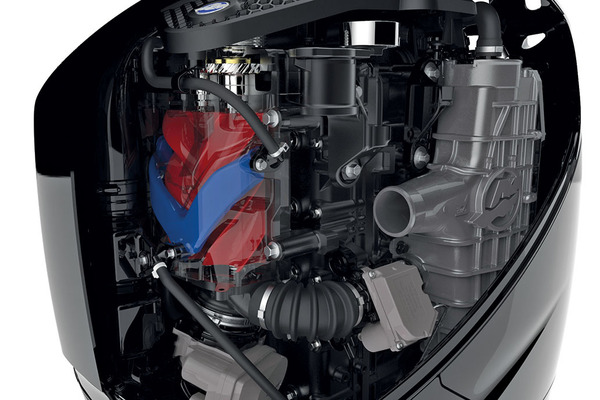 Le nouvel intercooler du compresseur avec son circuit de refroidissement par eau.