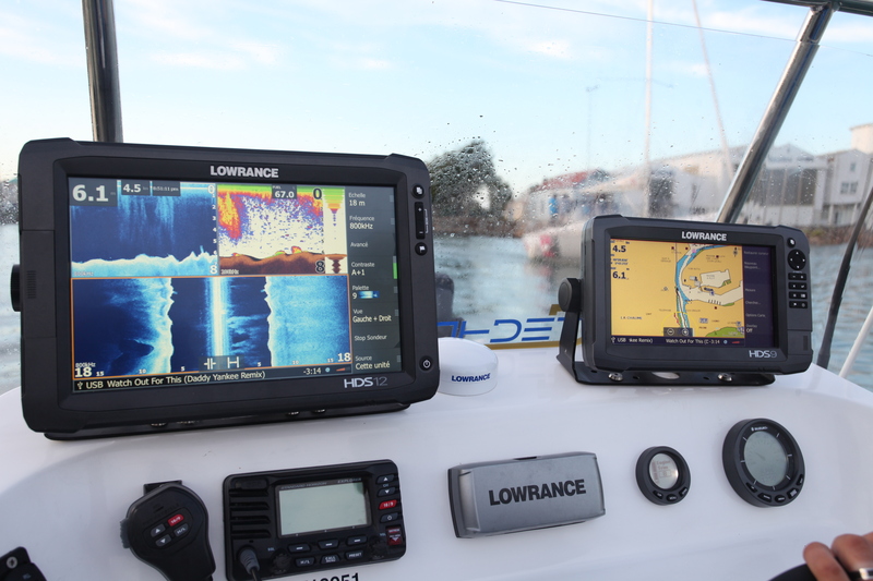 Ce Centaure sert également de bateau de démonstration pour l'électronique Lowrance, une marque que représente Nadine.

