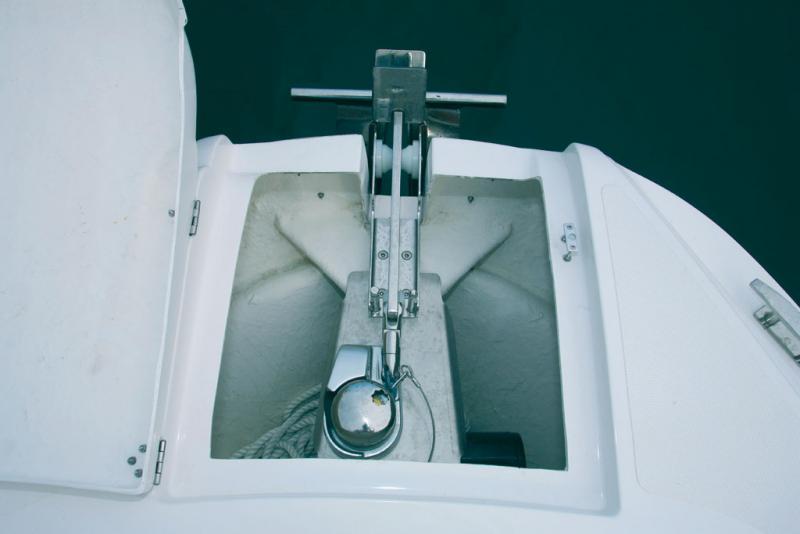 Notre bateau d’essai était équipé d’un guideau électrique. Le pré-montage est fourni en standard.