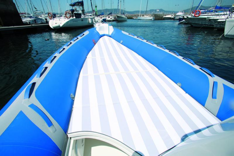 Difficile d’offrir une surface supérieure pour le bain de soleil ! La rallonge va jusqu’au siège de console.