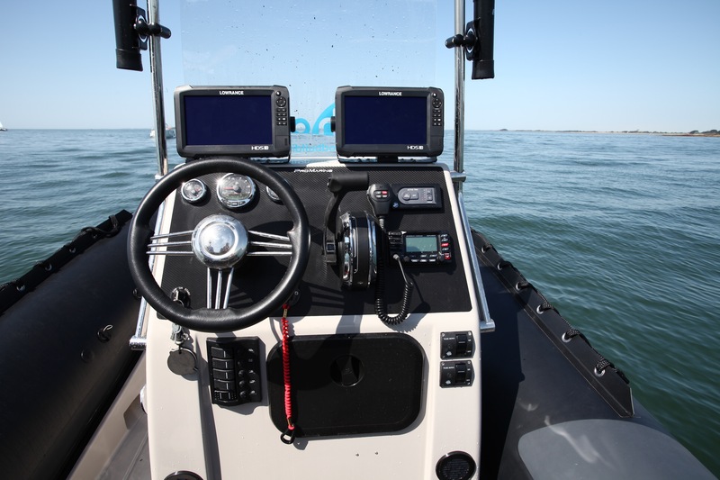 Le tableau de bord est plutôt bien agencé. Mais GPS et autres sondeurs devront être montés sur étrier.

