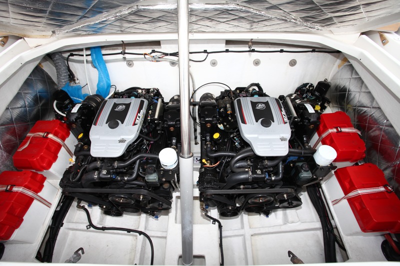 Malgré un parc de quatre batteries, et deux beaux V8, la cale laisse une liberté de mouvements appréciable pour mener à bien les opérations de maintenance.