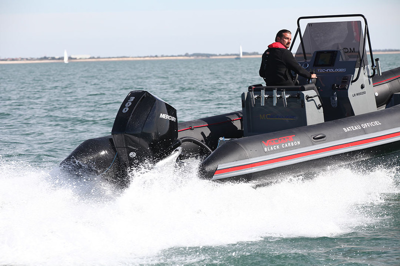 Le nouveau Verado 300 chevaux en action ! Ce bloc de forte cylindrée convient bien au grand Valiant. Ici, la version haut de gamme de ce V8, doté de l’embase AMS.