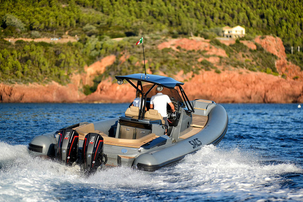L’autre semi-rigide essayé : le Sacs Strider 11 Limousine 