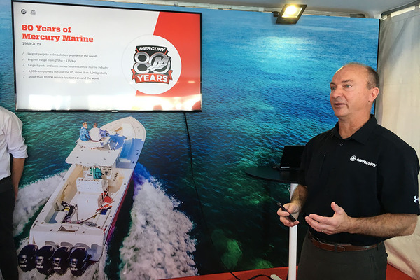 Le Président de Mercury Marine, Christopher Drees, lors de la conférence de presse au salon de Cannes.