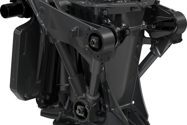 Le fût AMS est une pièce très sophistiquée qui s’intercale entre la tête motrice et l’embase. Elle rend le 450R compatible avec le Joystick Piloting, qui facilite les manœuvres.