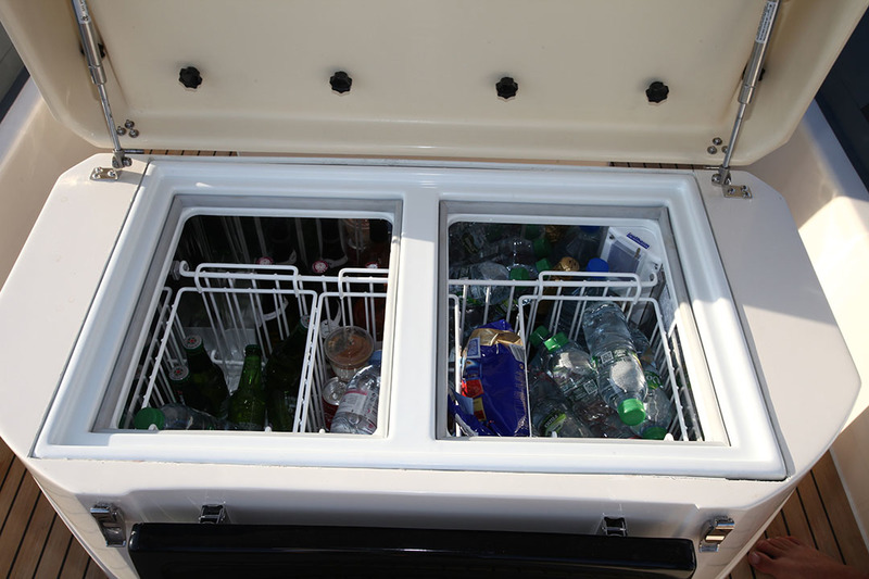 Le bloc-cuisine du Wimbi est prioritairement dédié au froid. Argument de l’importateur : « Mieux vaut un grand frigo qu’une plaque de cuisson ». Pas faux…