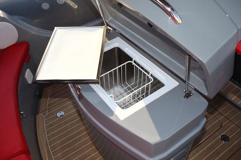 C’est l’une des évolutions apportées par la seconde version du W9i : un grand frigo « vertical » d’une capacité de 110 litres. 