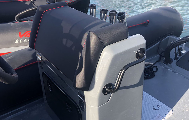 Le nouveau siège possède une assise plus moelleuse et des bourrelets latéraux qui offre un peu de maintien latéral.


