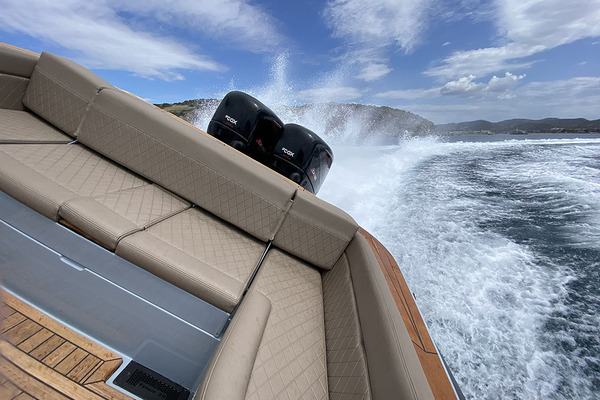 Les V8 CX0300 en pleine action sur le Ribco Venom 39.