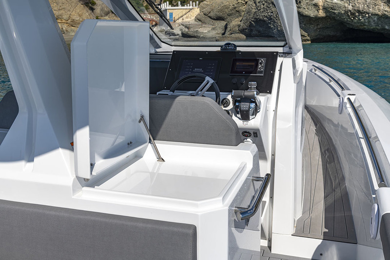 Le petit bloc-cuisine comporte des équipements optionnels. Ici, l’emplacement du réchaud ou du grill, au choix.