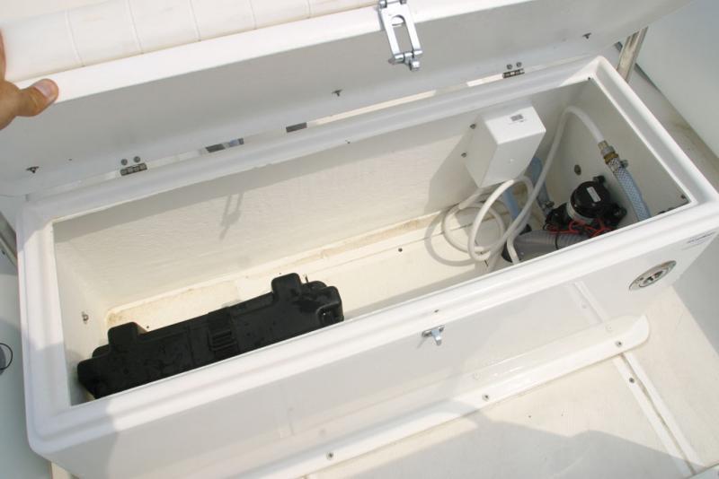 Sous la banquette arrière, le coffre abrite la batterie !