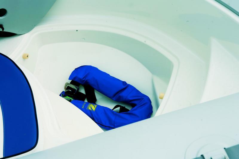 Comment ne pas apprécier les cales autovideuses enduites de gel-coat brillant ? La classe !
