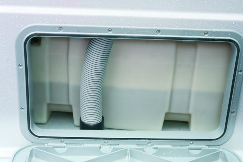 Le réservoir en Polyéthylène permet de constater de visu le carburant restant.