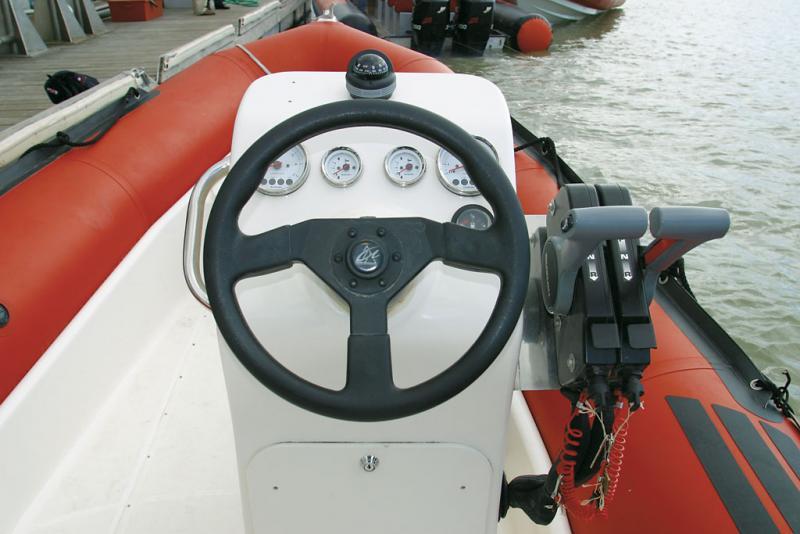 Handicap : le volant cache les compte-tours des moteurs.