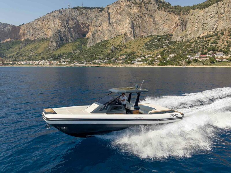 photo Renier R10 EFB Cabin