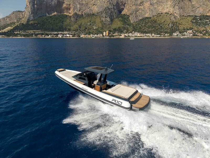 photo Renier R10 EFB Cabin