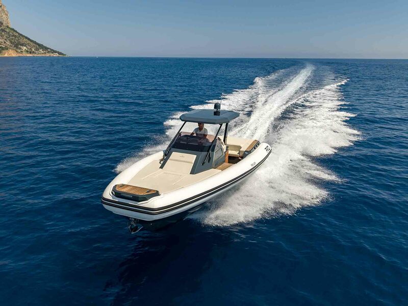 photo Renier R10 EFB Cabin